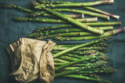 Asparagus is an incredibly useful plant that you simply must add to your diet this summer! 
