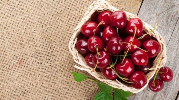 8 Hidden Health Benefits of Cherries for Weight Loss, Heart Health & Good Sleep