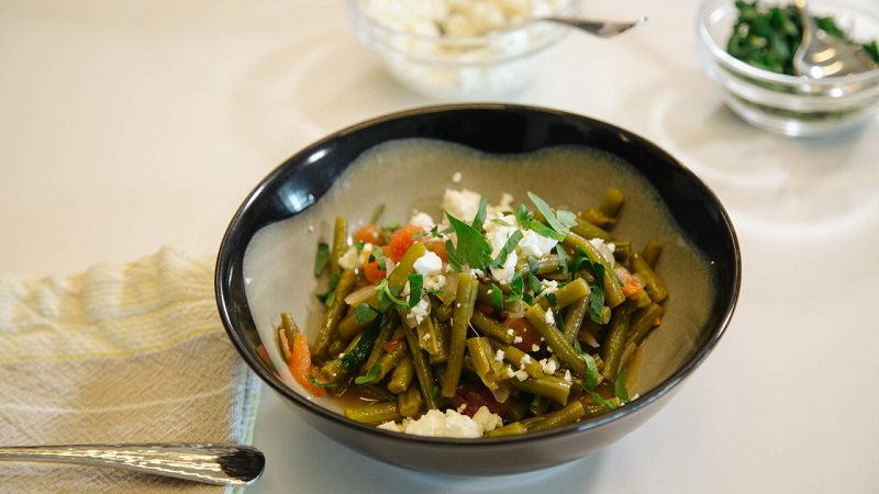 Greek-style braised string beans