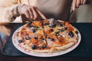 Eating Late Dinners Linked To Weight Gain, Greater Heart Disease Risk