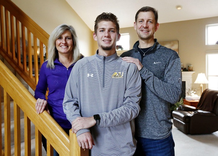 Grove City’s Nick Bapst survives scary cardiac arrest as Ashland basketball player