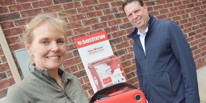 Barrie family installs AED on side of home for public use
