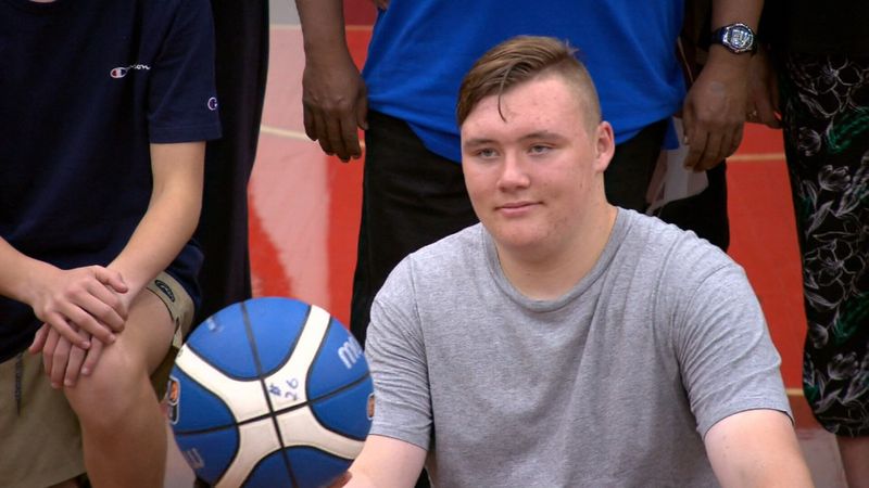 Fifteen-year-old basketballer suffers cardiac arrest on court