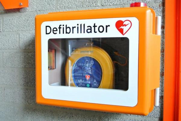 Bystander use of defibrillator doubles chance of cardiac arrest survival